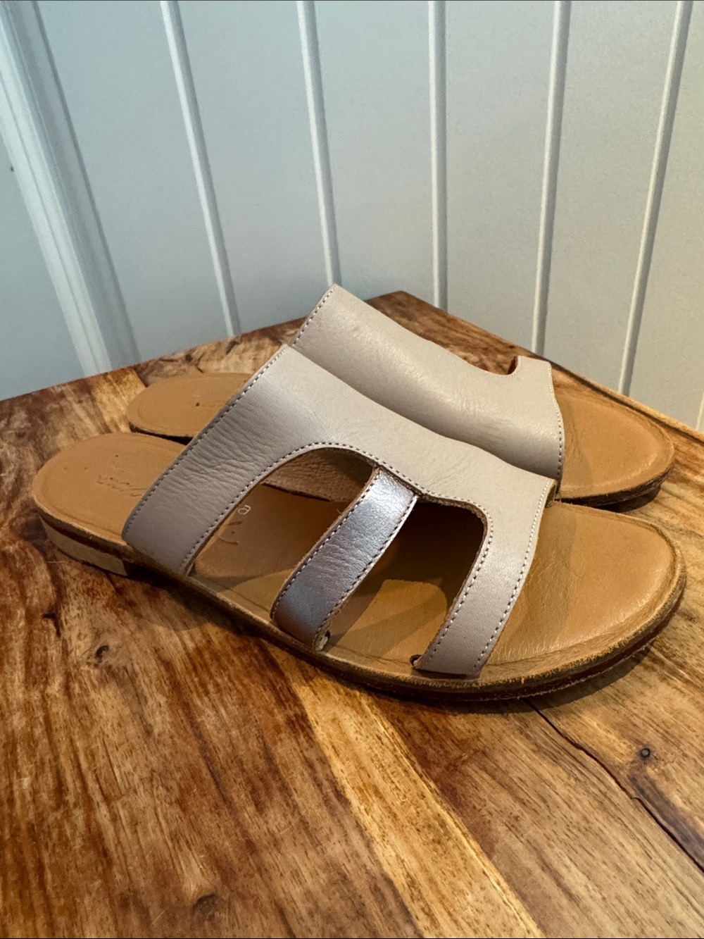 Emu Australia Leather Slide Sandals in Light Beige/Silver - Women 6.5